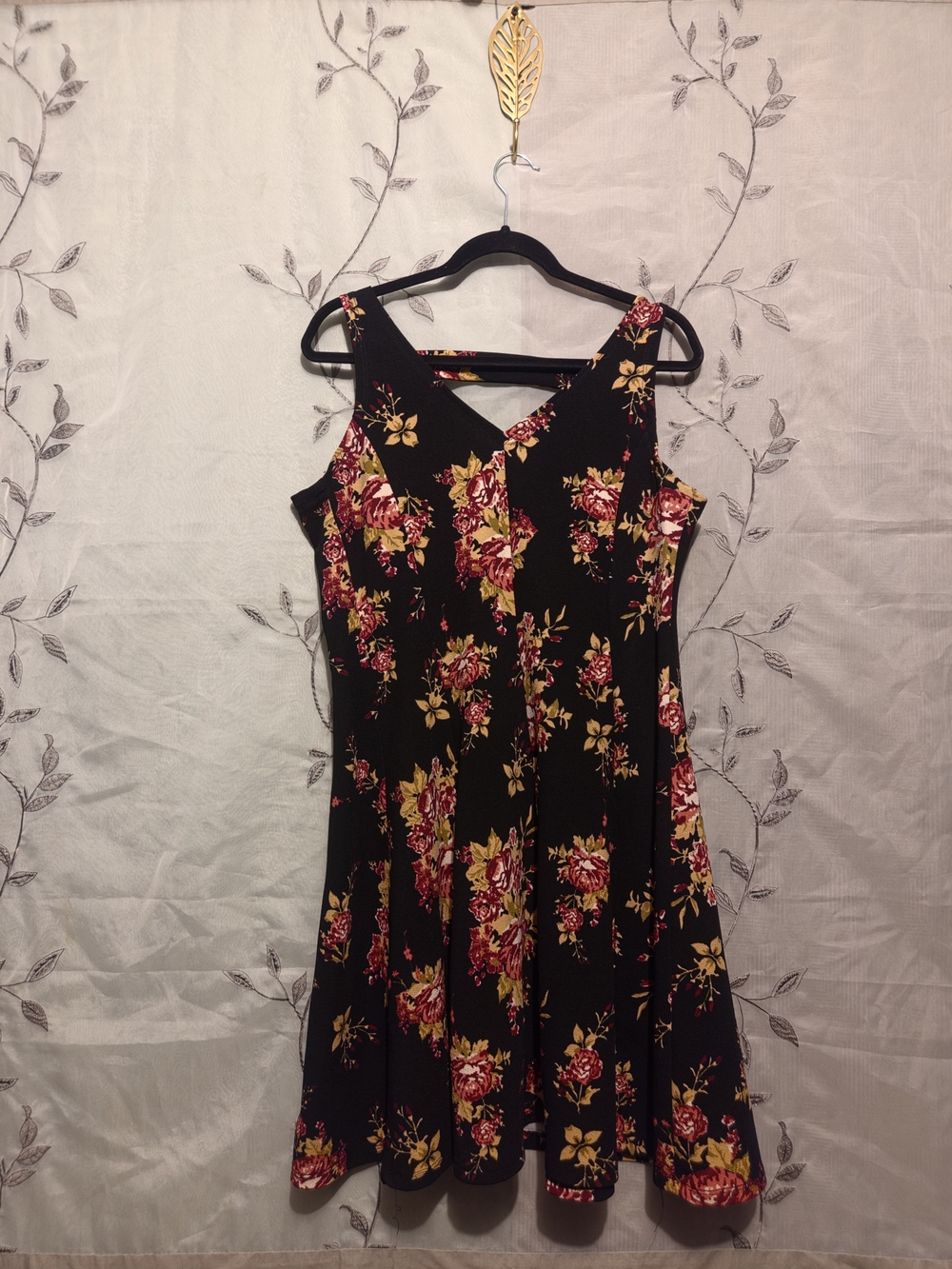 Candy Couture L Floral Sleeveless V Neck Short Black Dress w Burg/Pink Roses